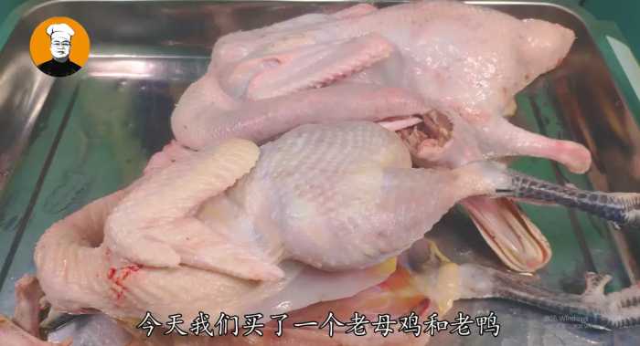 老母鸡汤这样煲才好喝，食材简单，原汁原味，一口气能喝三大碗